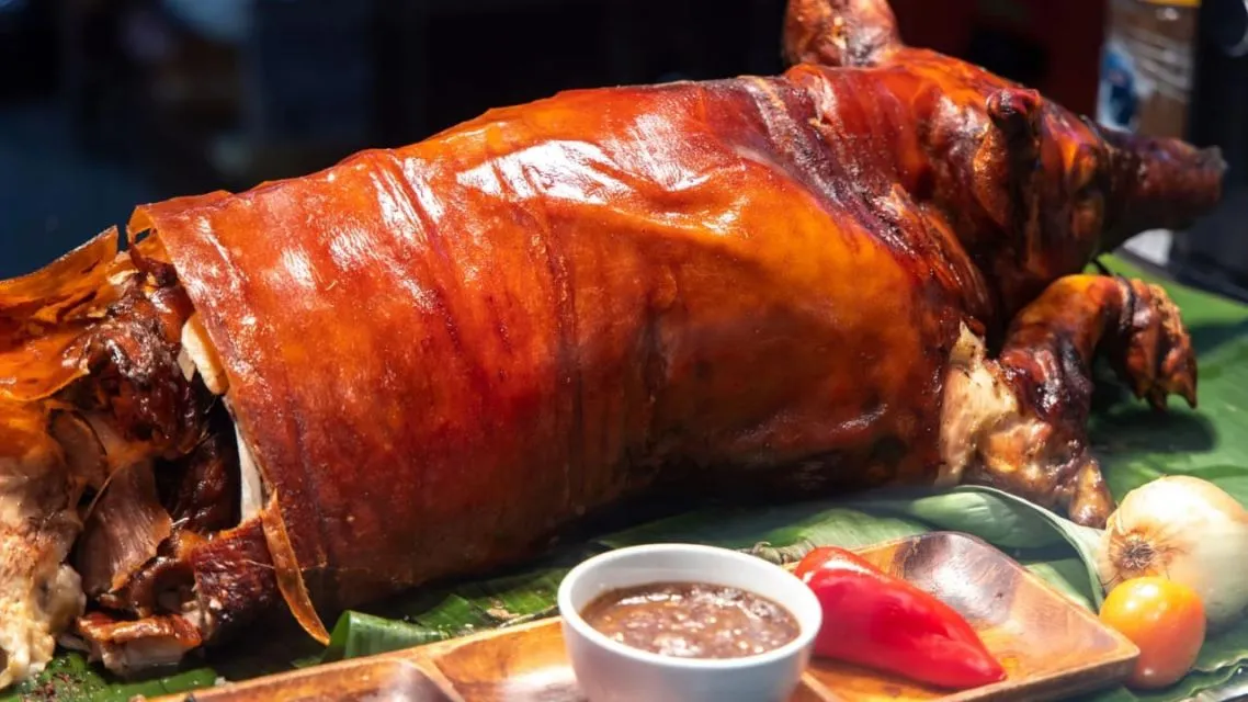 15 Hidangan Khas Natal di Berbagai Negara Paling Ikonik yang Wajib Kamu Tahu 27 11. Filipina â Lechon