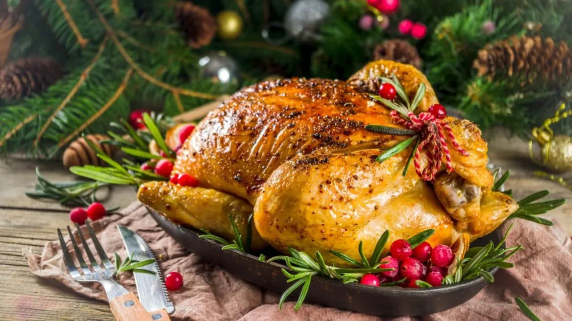 15 Hidangan Khas Natal di Berbagai Negara Paling Ikonik yang Wajib Kamu Tahu 19 Jerman â Weihnachtsgans (Angsa Panggang)