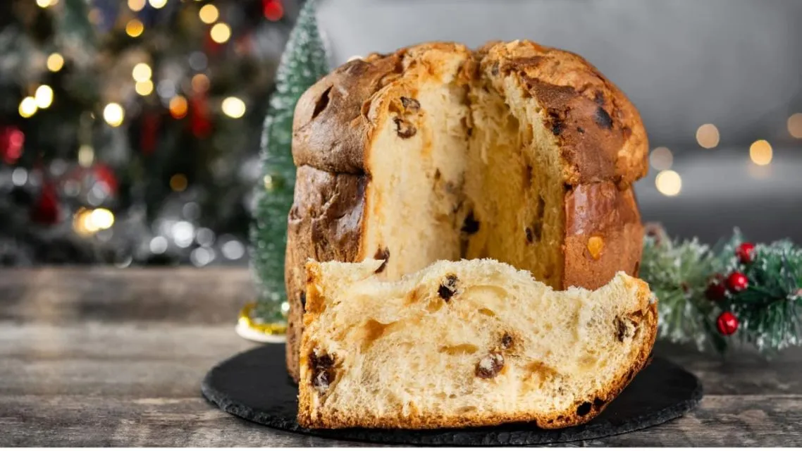 15 Hidangan Khas Natal di Berbagai Negara Paling Ikonik yang Wajib Kamu Tahu 21 Italia â Panettone