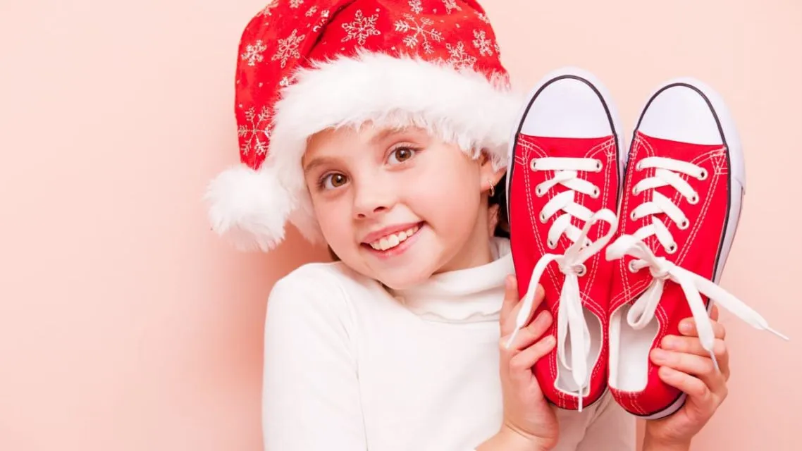 17 Ide Kado Natal untuk Anak yang Super Meaningful: Pilihan Unik, Berguna, dan Penuh Makna 32 kado natal sepatu