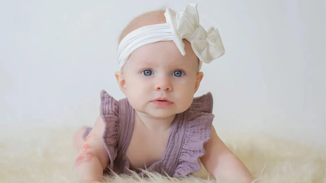 100+ Nama Bayi Perempuan Modern Paling Aesthetic, Super Elegan & Penuh Makna! 11 Nama Bayi Perempuan Modern Bertema Cahaya & Harapan