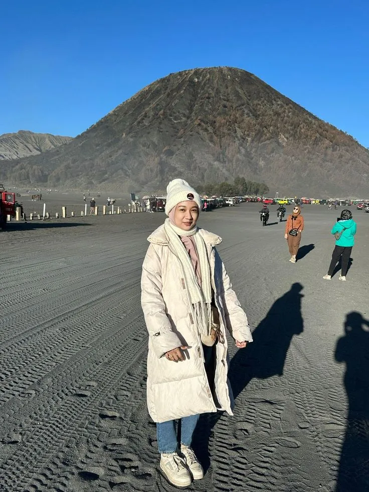 outfit wisata bromo long coat
