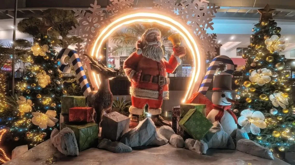 9 Ide Hiasan Pohon Natal Kreatif untuk Natalmu Lebih Berwarna 18 Pohon Natal, Lebih dari Sekadar Hiasan