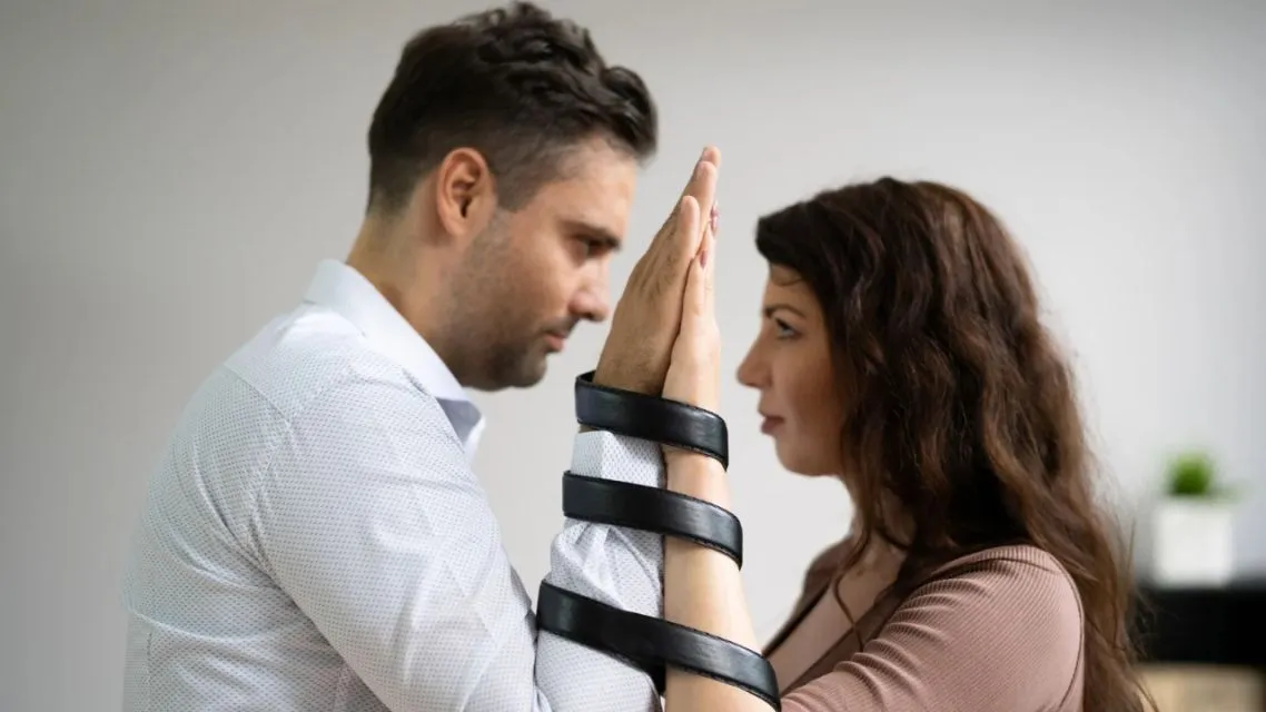 9 Realita Emosional Cinta dan Ambisi dalam Pernikahan yang Menguji Hubungan Modern 12 Ambisi Bisa Memperkuat atau Menekan Hubungan