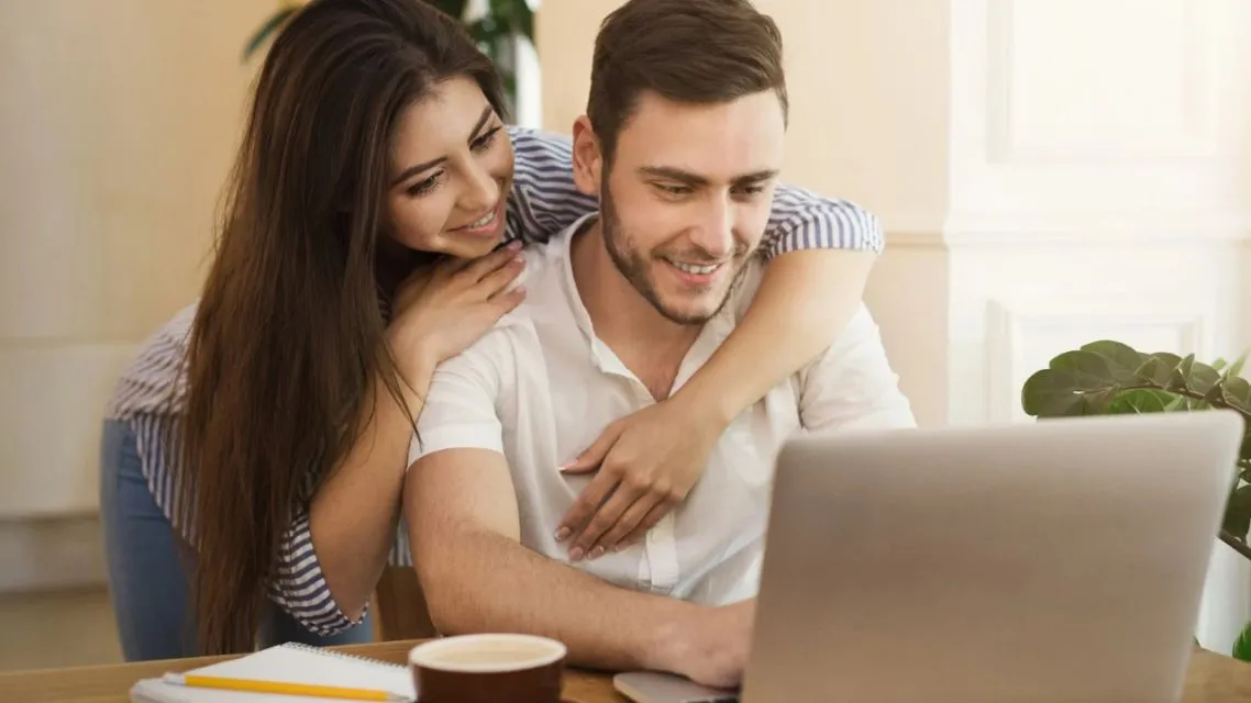 Transparansi Finansial dan Karier Membuat Hubungan Aman