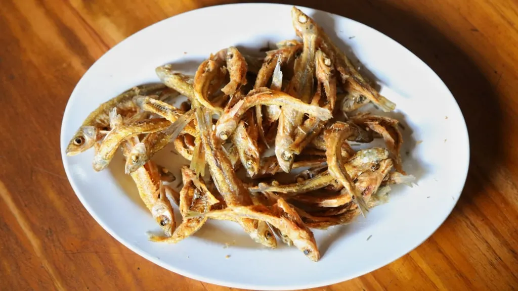 hipwee-Oleh-oleh khas Banjar Ikan Saluang goreng