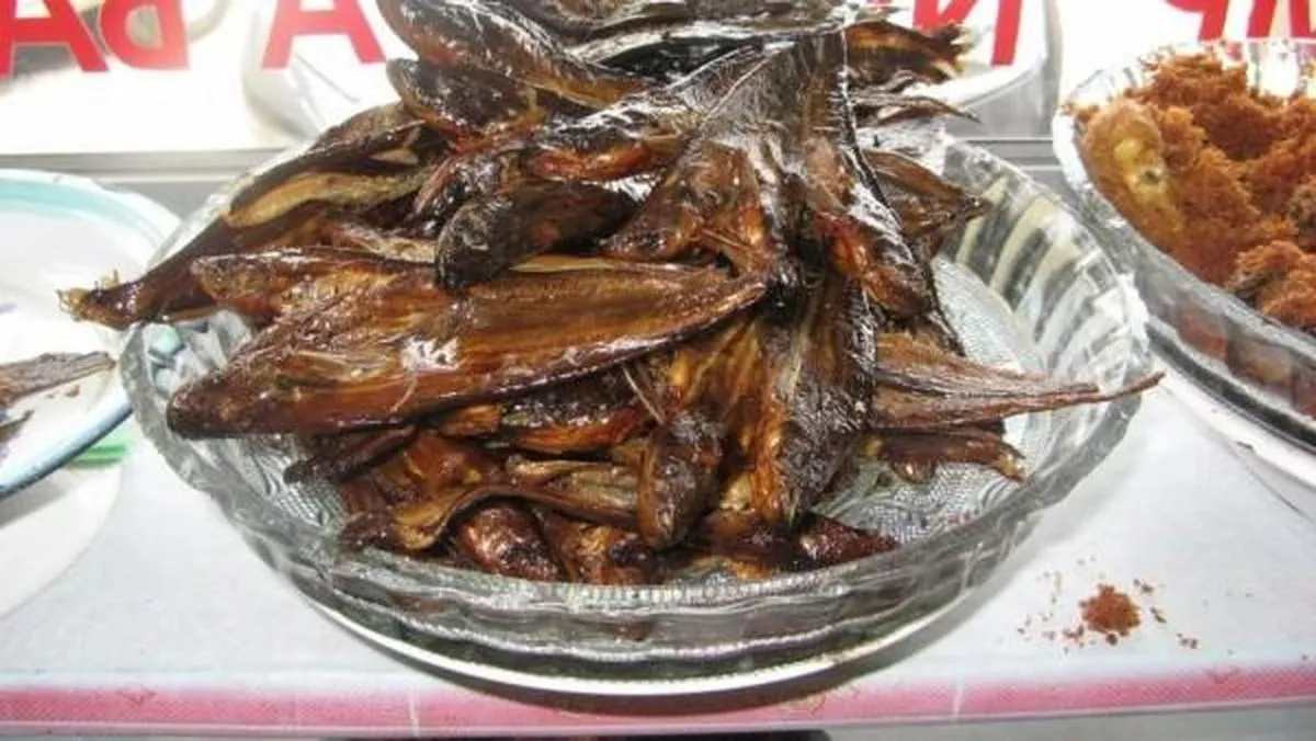 hipwee-Oleh-oleh khas Pekanbaru Ikan Asap Selais