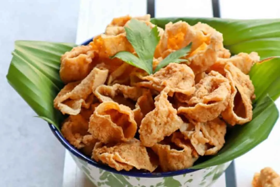 hipwee-Oleh-oleh khas Tegal Keripik tahu