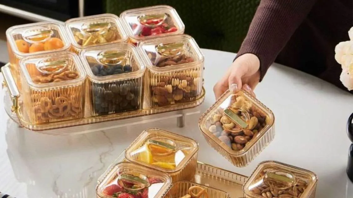 12 Toples Lebaran Kekinian 2026 yang Elegan, Estetik, dan Bikin Suguhan Hari Raya Makin Cantik 17 Toples Lebaran Plastik Transparan Bentuk Kubus
