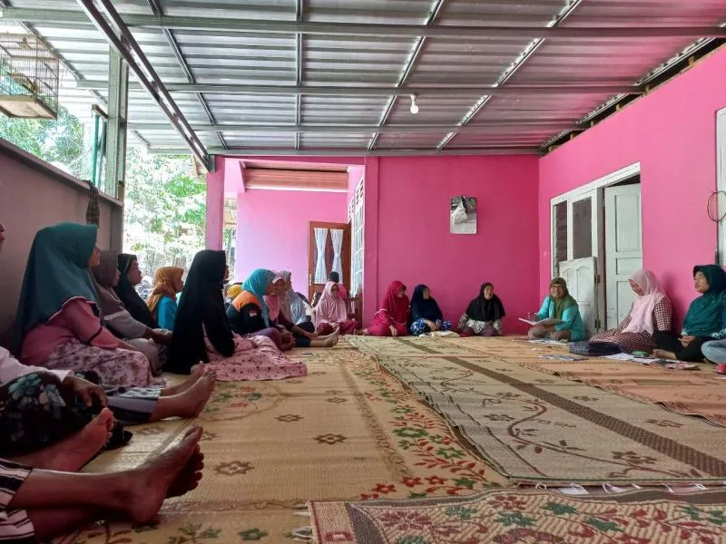 hipwee-Contoh undangan arisan RT Credit photo Ibu-Ibu RT 11 dan 12 Dusun Ngandong, Patuk