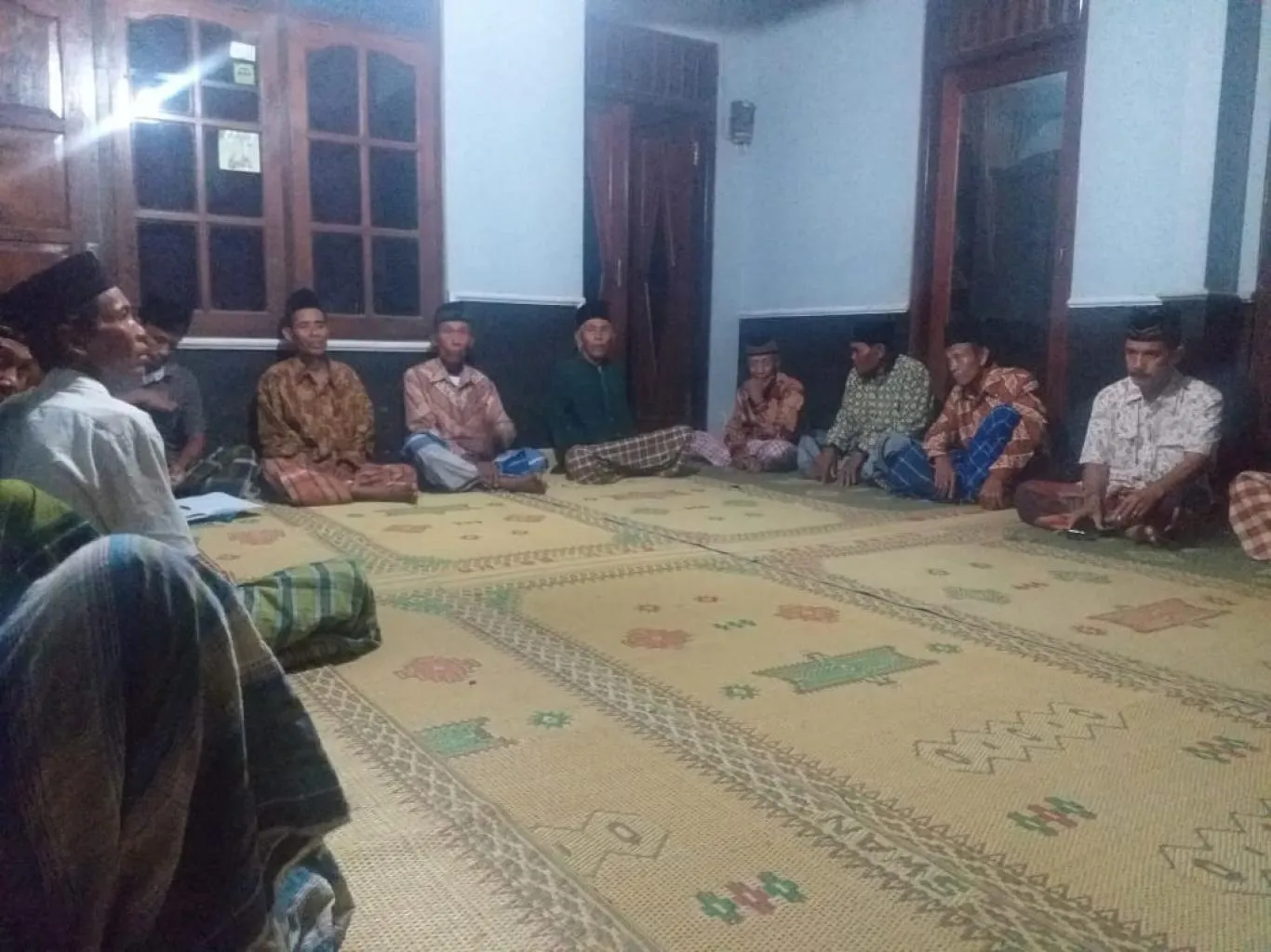 hipwee-contoh undangan arisan RT