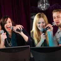 11 Lagu Duet Nostalgia Karaoke yang Masih Seru Dinyanyikan Sampai Sekarang