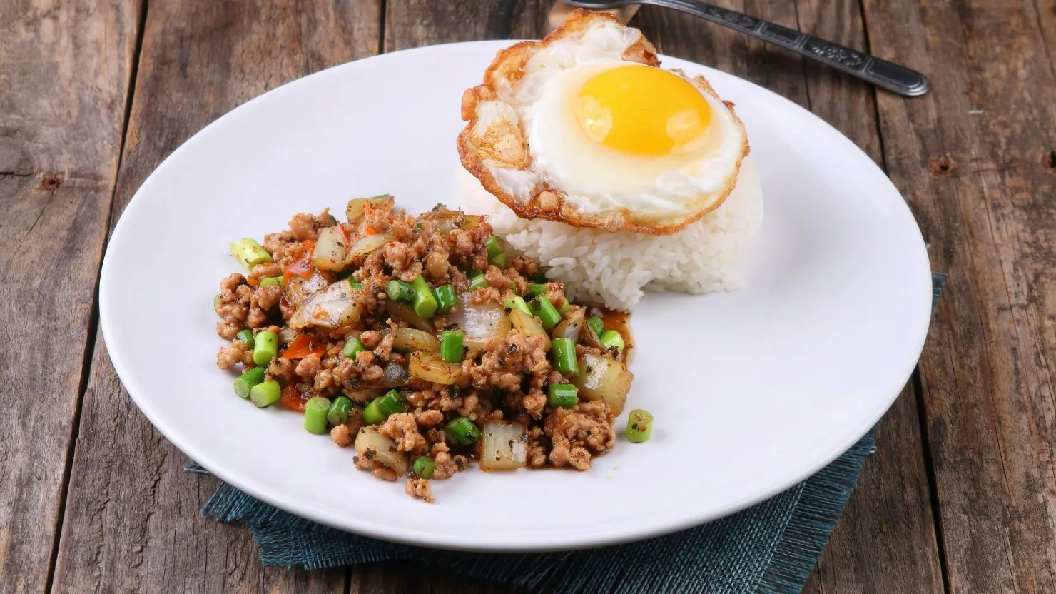 hipwee-Olahan daging giling pad kra pao