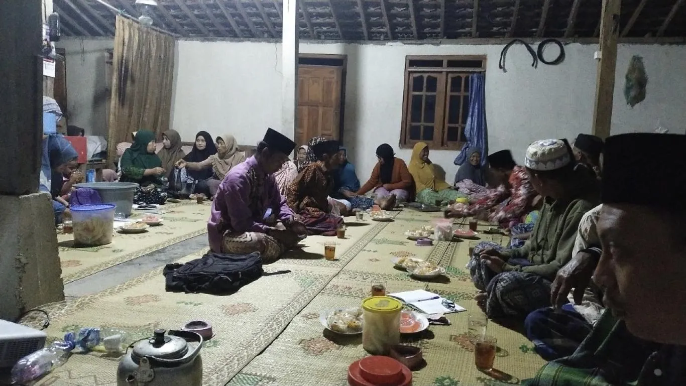 hipwee-Undangan arisan RT