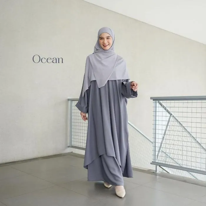 9 Outfit Haji dan Umroh Wanita yang Nyaman, Syar'i, dan Gak Bikin Gerah di Tanah Suci 12