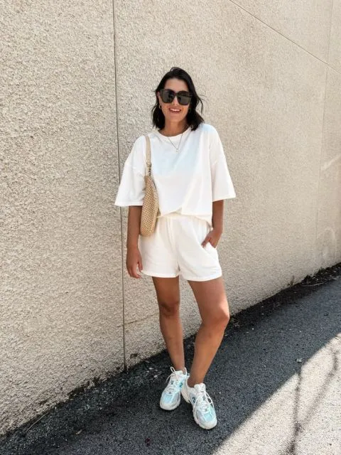 co-ord set minimalis + sneakers