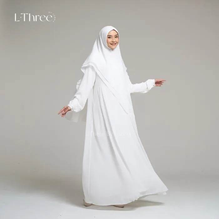 9 Outfit Haji dan Umroh Wanita yang Nyaman, Syar'i, dan Gak Bikin Gerah di Tanah Suci 14