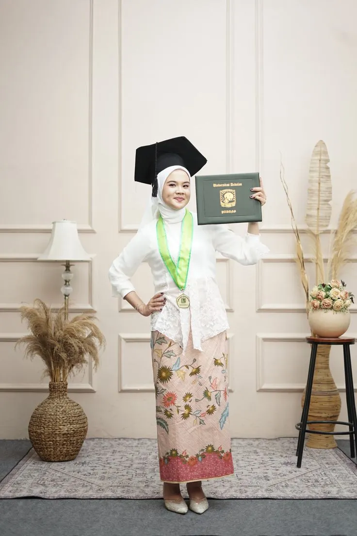 10 OOTD Kebaya Wisuda Hijab yang Modern dan Instagram-Worthy