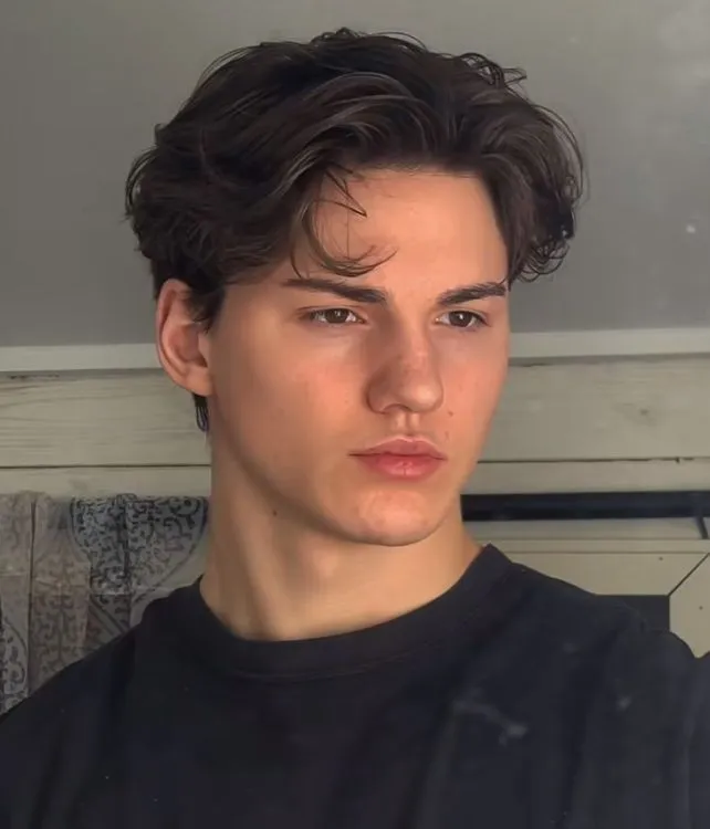 hipwee-Wavy Middle Part