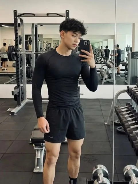 compression shirt dan athletic shorts