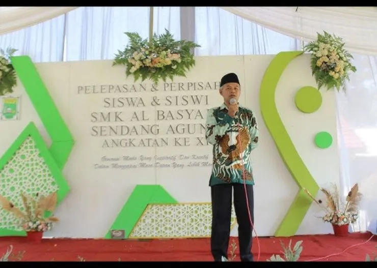 contoh sambutan wali murid yang menyentuh di acara perpisahan kelas 12