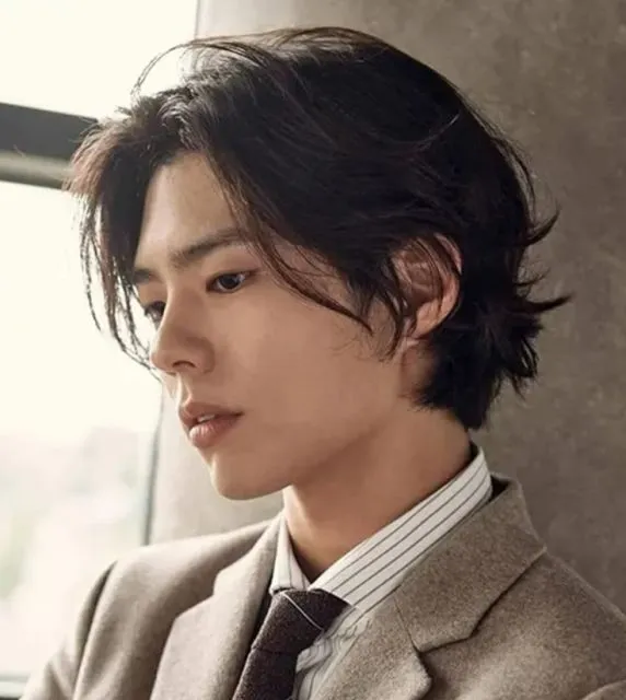 hipwee-medium layered middle part