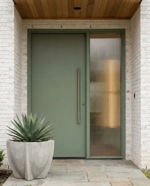 pintu berwarna hijau sage