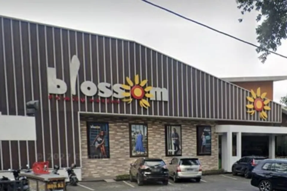 9 Tempat Belanja Murah di Bandung Paling Hits, Surga Belanja Branded hingga Grosiran 17 hipwee-Blossom FO, Rekomendasi Tempat Belanja di Bandung Daerah Dago