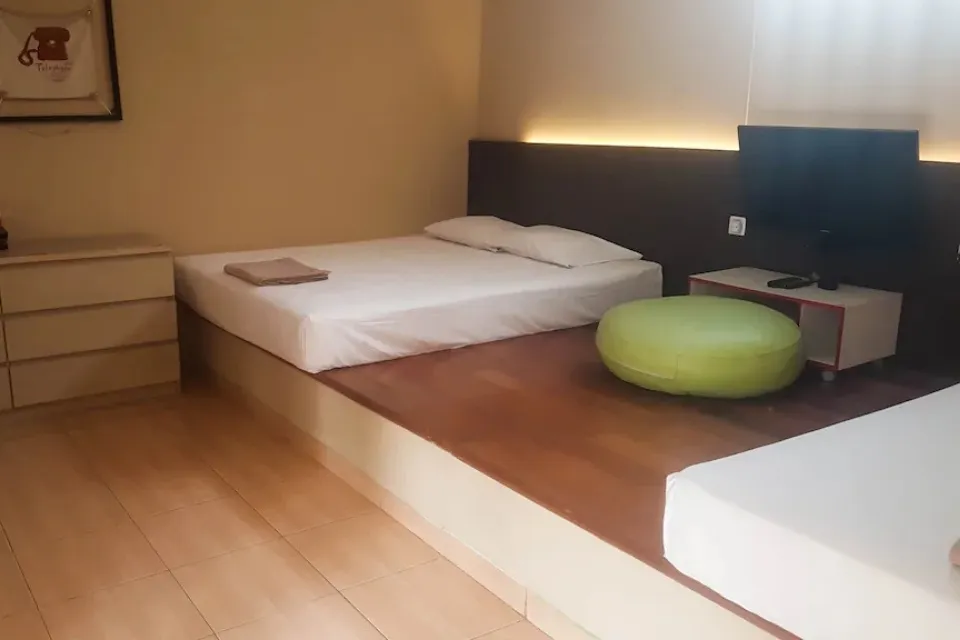 6 Penginapan Murah di Jogja yang Nyaman, Mulai Rp65 Ribuan 12 hipwee-Green Leaf Guest House Jogja by Sinergi, Penginapan di Jogja yang Cocok untuk Keluarga