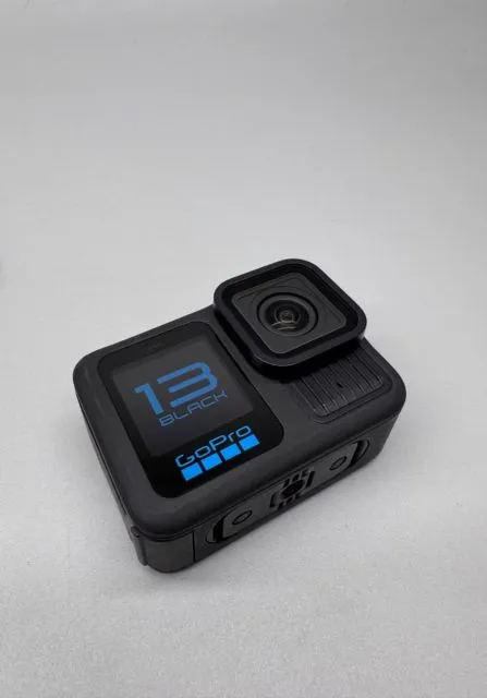 7 Rekomendasi Kamera untuk Vlog Terbaik, dari yang Mungil sampai yang Serius! 11 hipwee-Kamera untuk vlog GoPro Hero 13 Black Photo by pinterest.com/clssoutlet