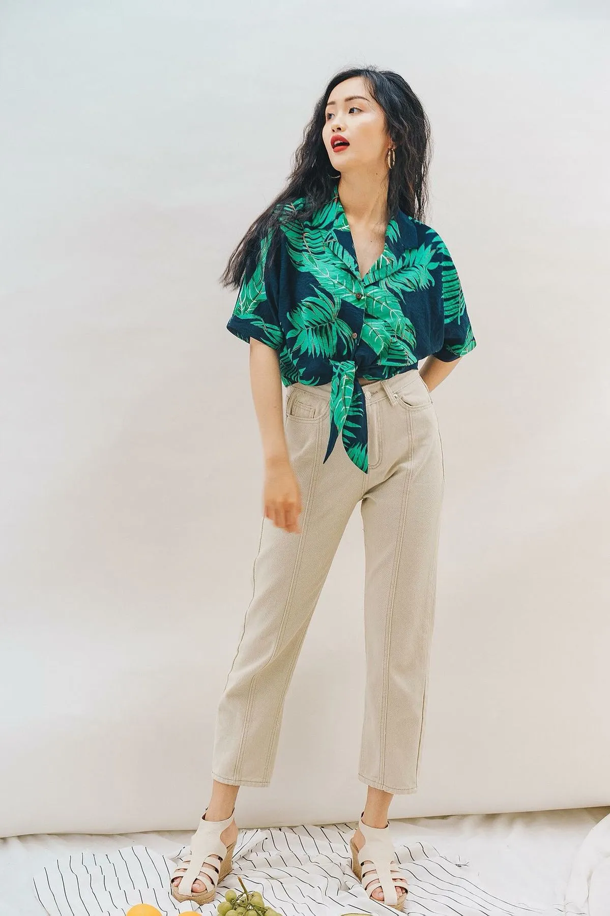 9 Inspirasi Outfit ke Kebun Binatang untuk Cewek, Nyaman Keliling Seharian 16 hipwee-Outfit ke kebun binatang