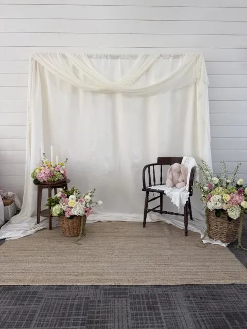 10 Backdrop Lamaran Simpel & Aesthetic yang Bikin Momen Makin Spesial 11