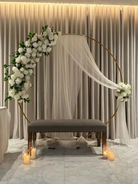 10 Backdrop Lamaran Simpel & Aesthetic yang Bikin Momen Makin Spesial 14