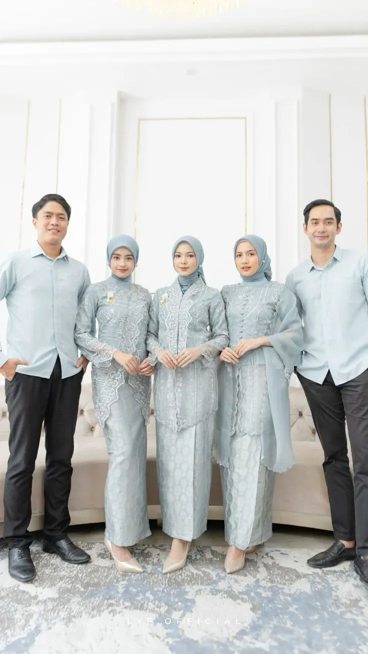 7 Baju Seragam Keluarga untuk Pesta Pernikahan Terbaru, Elegan & Instagramable 8