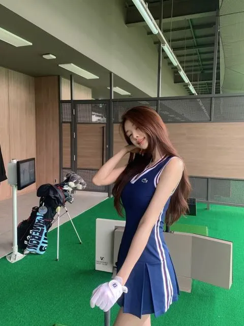 7 Outfit Golf Wanita yang Stylish dan Nyaman di Lapangan 10 golf dress