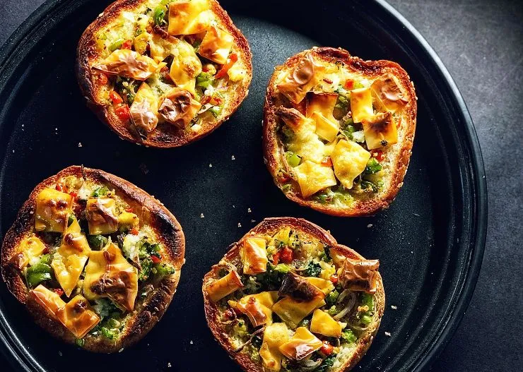 10 Snack Ulang Tahun Anak yang Enak dan Praktis Disajikan 13 mini pizza