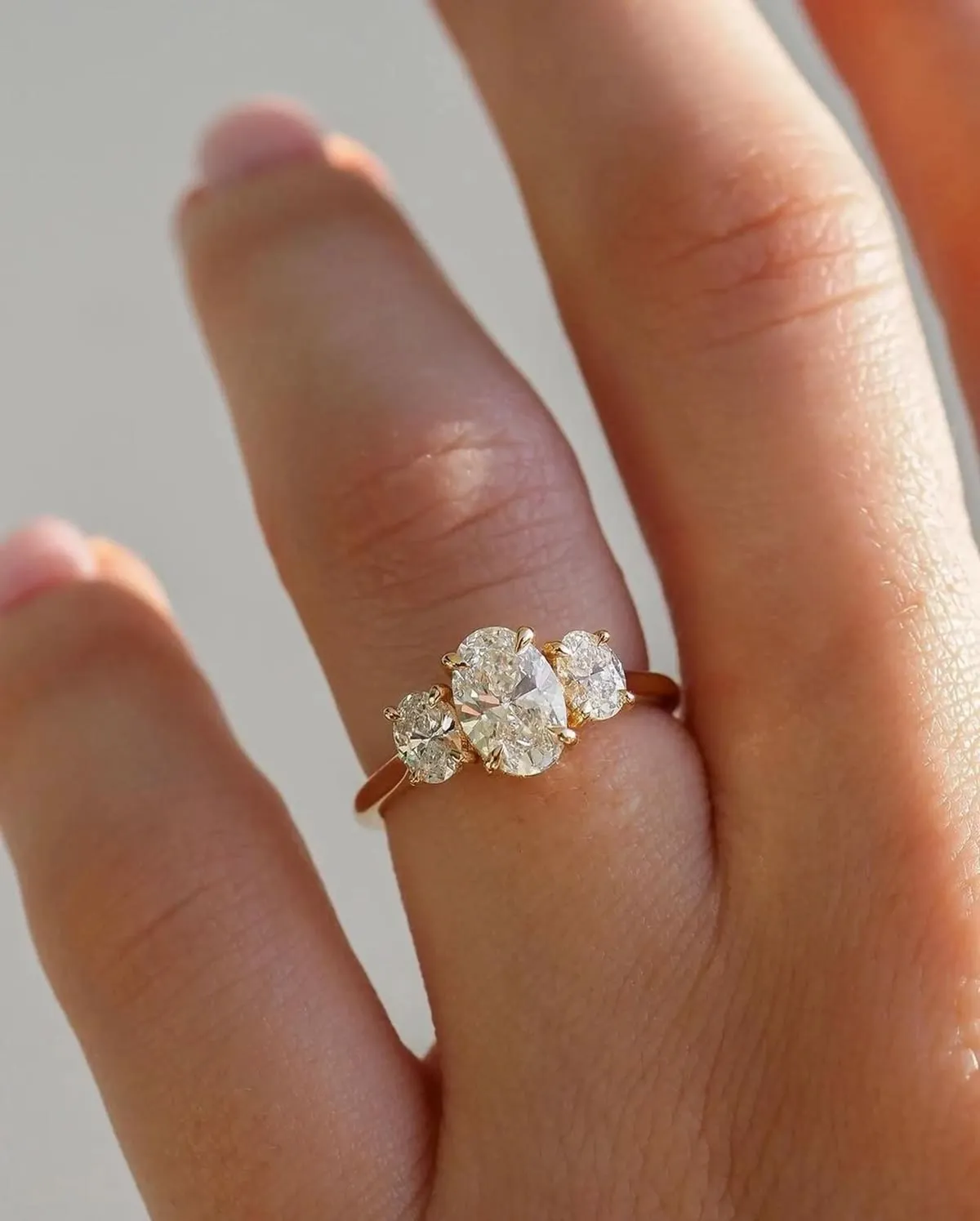 10 Model Cincin Nikah yang Simple, Timeless, dan Elegan: Cocok di Jari Kamu, nih! 15