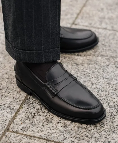7 Jenis Sepatu Pengantin Pria Elegan untuk Hari Pernikahan 11 penny loafers