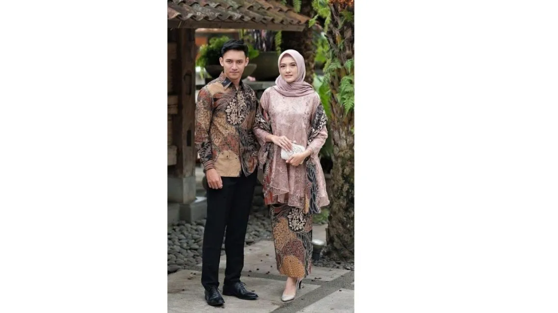 15 Ide Outfit Kondangan Couple Stylish, Serasi & Elegan 18 Outfit kondangan couple (2)