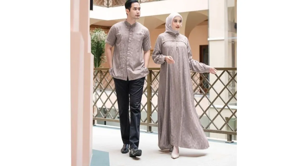15 Ide Outfit Kondangan Couple Stylish, Serasi & Elegan 29 Outfit kondangan couple (13)