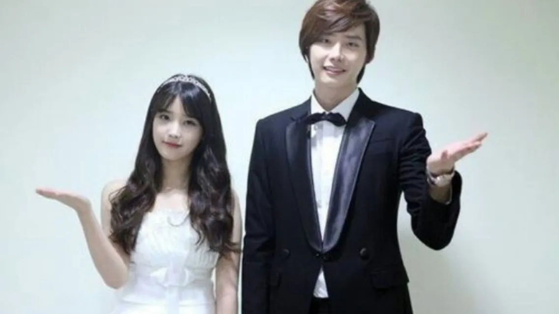 11 Fakta Perjalanan Cinta IU dan Lee Jong Suk, 14 Tahun Saling Mengenal hingga Berpisah Setelah 4 Tahun Pacaran. 14 IU dan Lee Jong Suk (3)