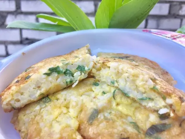 10 Menu Makan Anak 1 Tahun yang Bergizi dan Tidak Membosankan 12 omelet sayur keju mpasi