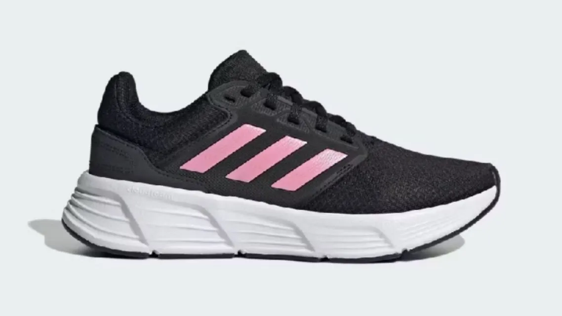 13 Sepatu Jogging Wanita yang Nyaman Dipakai, Murah, dan Worth It Banget! 19 Sepatu jogging wanita (5)