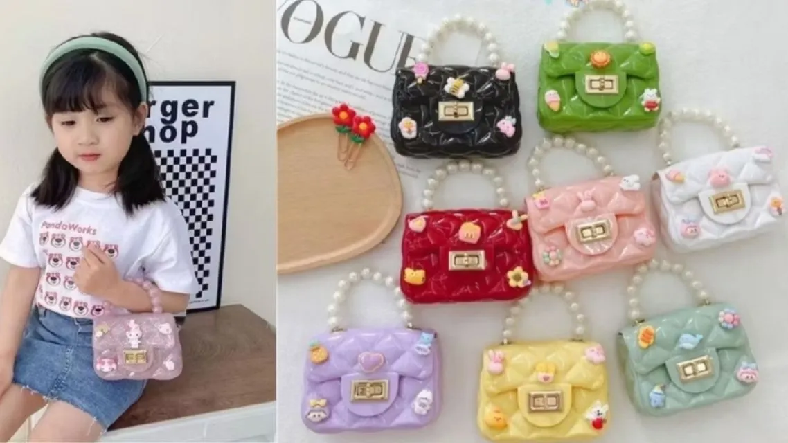 15 Tas Anak Perempuan untuk Jalan-Jalan yang Lucu & Praktis Bikin Si Kecil Makin Stylish 23 Tas Anak Perempuan untuk Jalan Jalan (7)