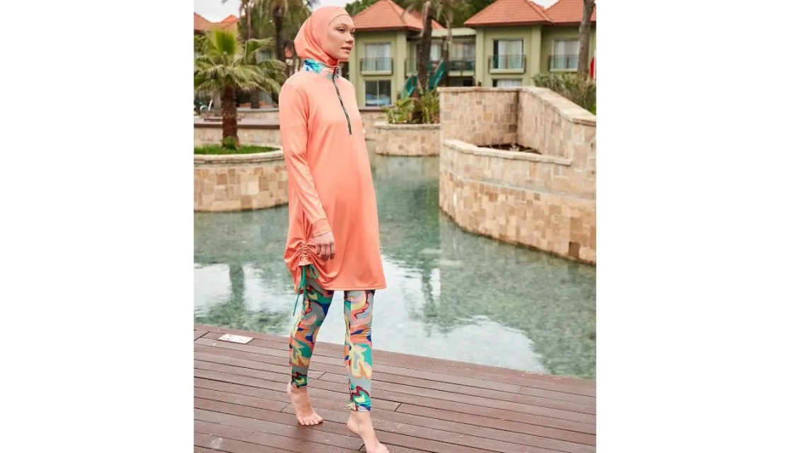 Inspirasi Outfit Renang Hijab yang Modis, Nyaman, dan Tetap Bebas Bergerak di Air 14 Outfit renang hijab (2)