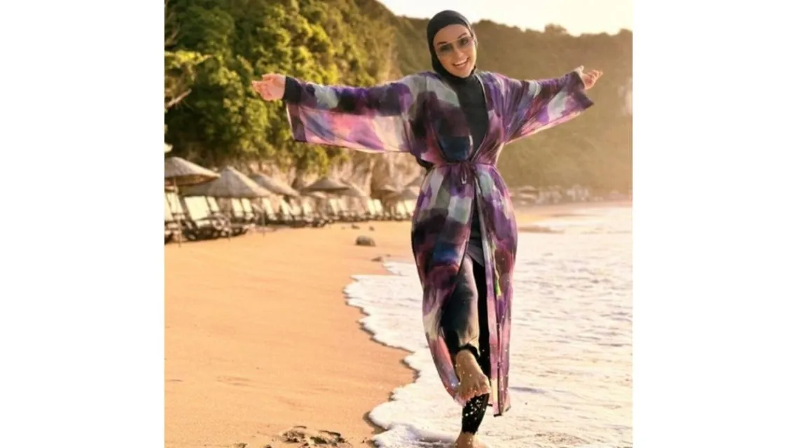 Inspirasi Outfit Renang Hijab yang Modis, Nyaman, dan Tetap Bebas Bergerak di Air 15 Outfit renang hijab (3)