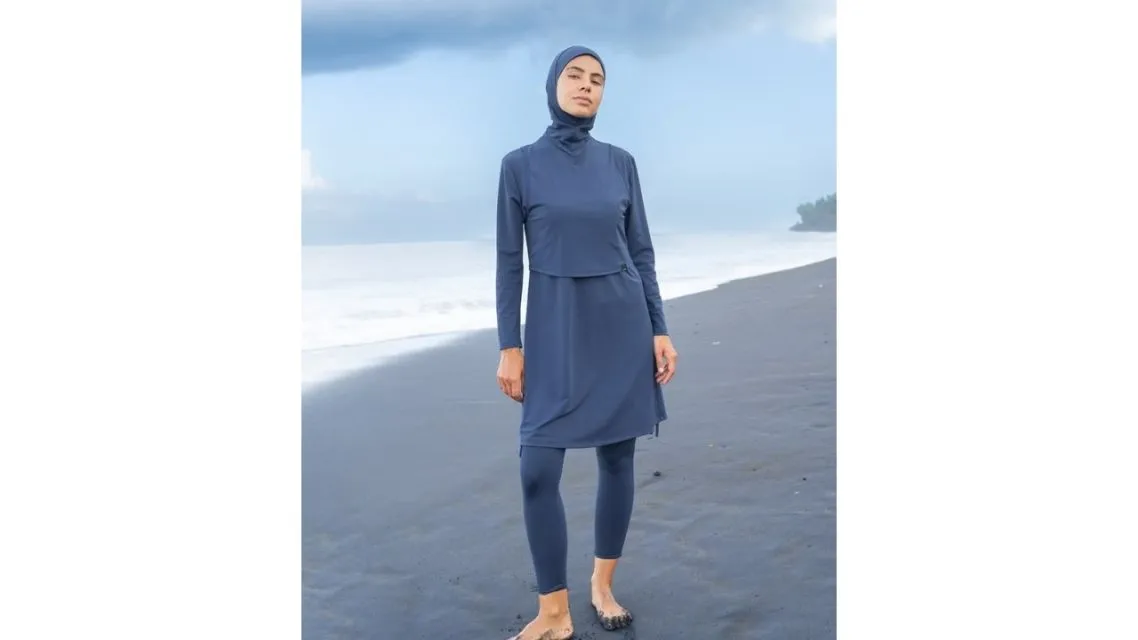 Inspirasi Outfit Renang Hijab yang Modis, Nyaman, dan Tetap Bebas Bergerak di Air 17 Outfit renang hijab (5)