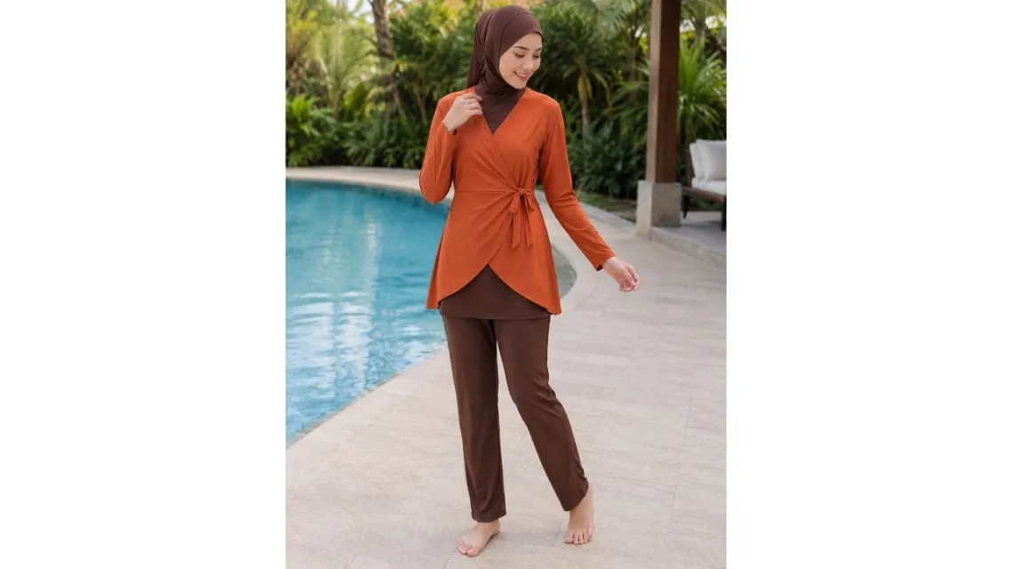 Inspirasi Outfit Renang Hijab yang Modis, Nyaman, dan Tetap Bebas Bergerak di Air 21 Outfit hijab wanita (10)