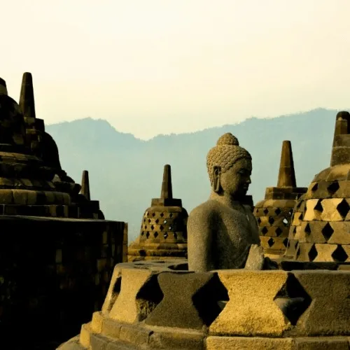 candi borobudur bagian atas