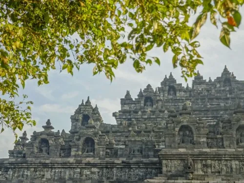candi borobudur dari samping